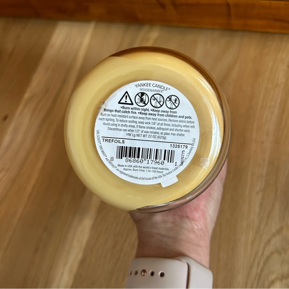 Yankee Candle Large Jar Candle 22oz -Trefoils Girl Scout Cookies - Picture 4 of 5
